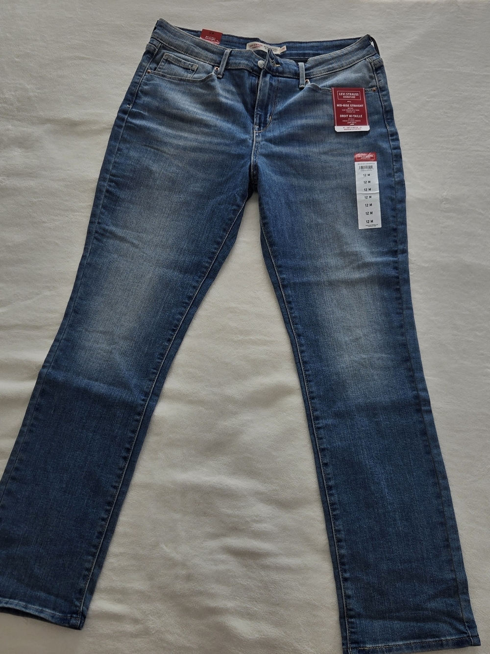 Levi's Women's Straight Leg Jeans in Mid Blue Wash
